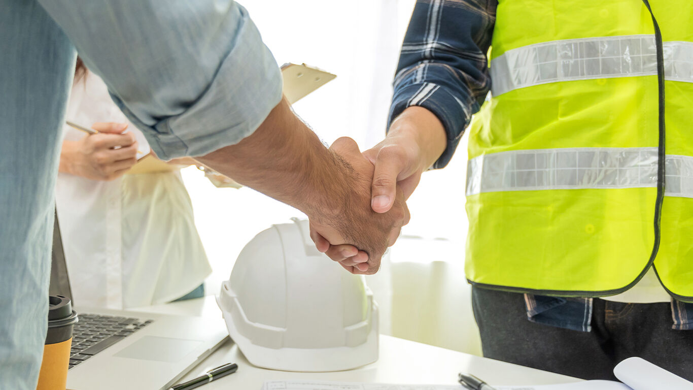 handshake-customer-buyer-contractor